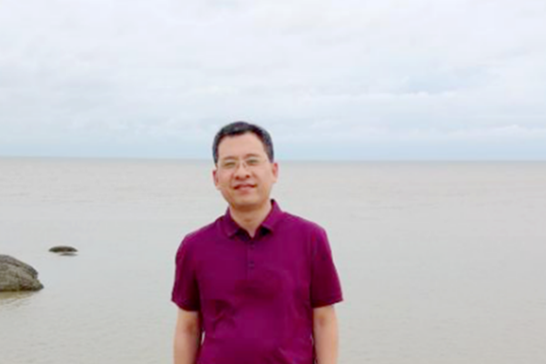 学院党总支副书记兼副院长阮鹏.png