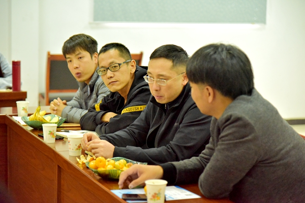 公司负责人解答学生提问.JPG